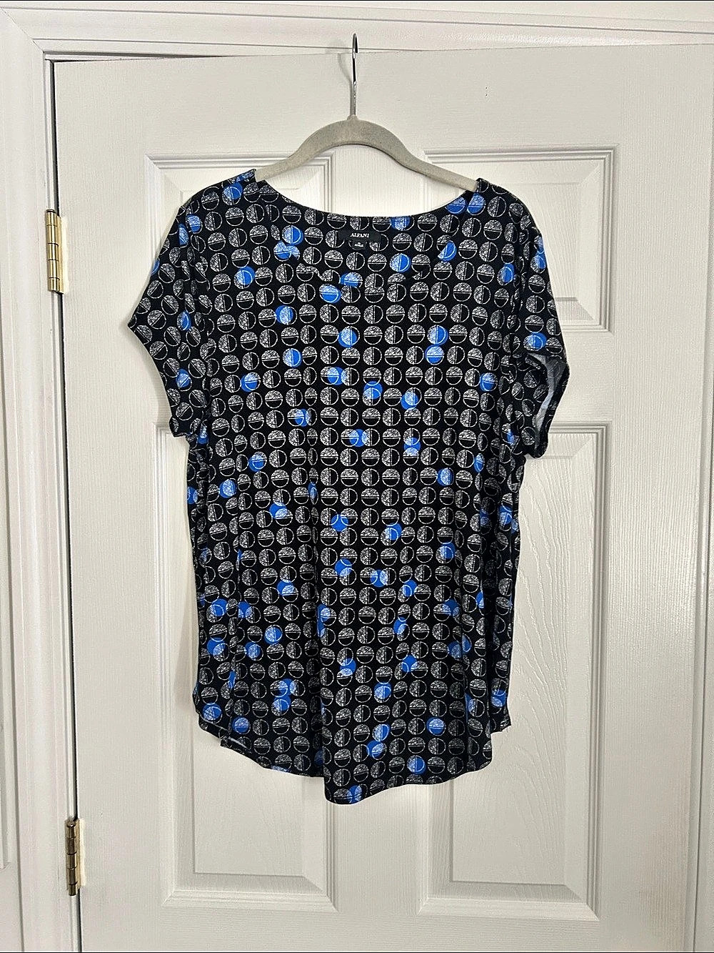 ALFANI Geometric Short Sleeve Top in Black & Blue Size XL Like New